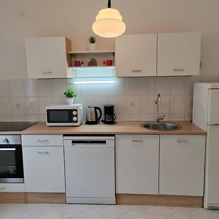 Apartment Beba Dugi Rat Esterno foto