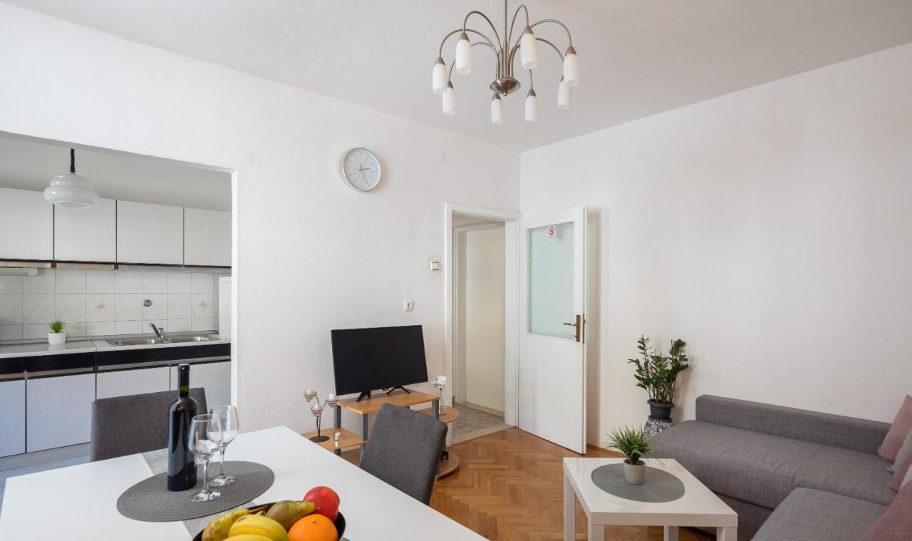 Apartment Beba Dugi Rat Esterno foto